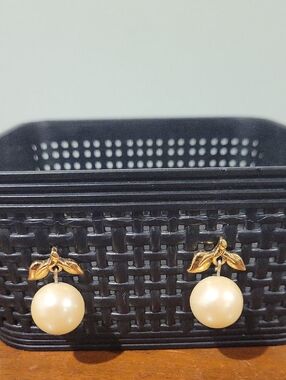 Vintage Gold Leaf & Pearl Drop Earrings -
